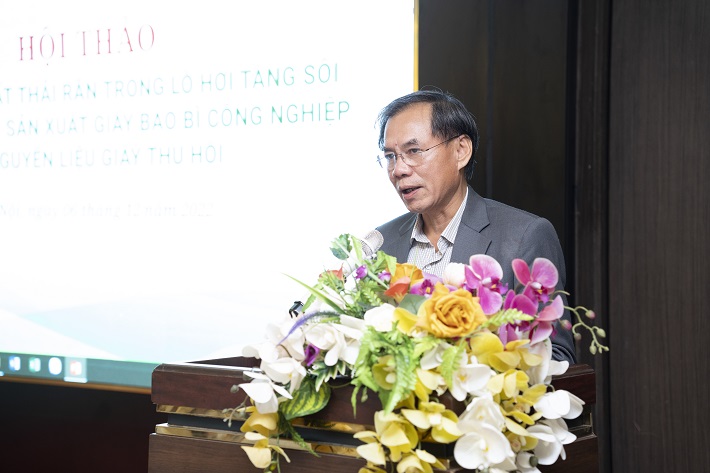 Ông Nguyễn Việt Đức phát biểu tại Hôi thảo Đồng xứ lý chất thải rắn trong lò hơi tầng sôi tại các nhà máy sản xuất giấy bao bì công nghiệp