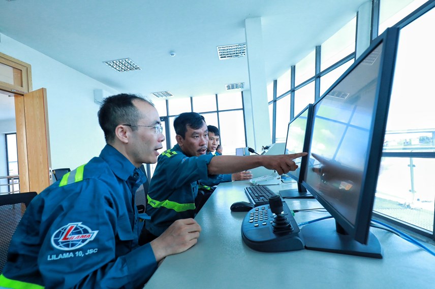 Hệ thống cửa, van điều tiết... sẽ được điều khiển tại hệ thống điều khiển trung t&acirc;m, ngo&agrave;i ra c&ograve;n c&oacute; điều khiển tại chỗ.