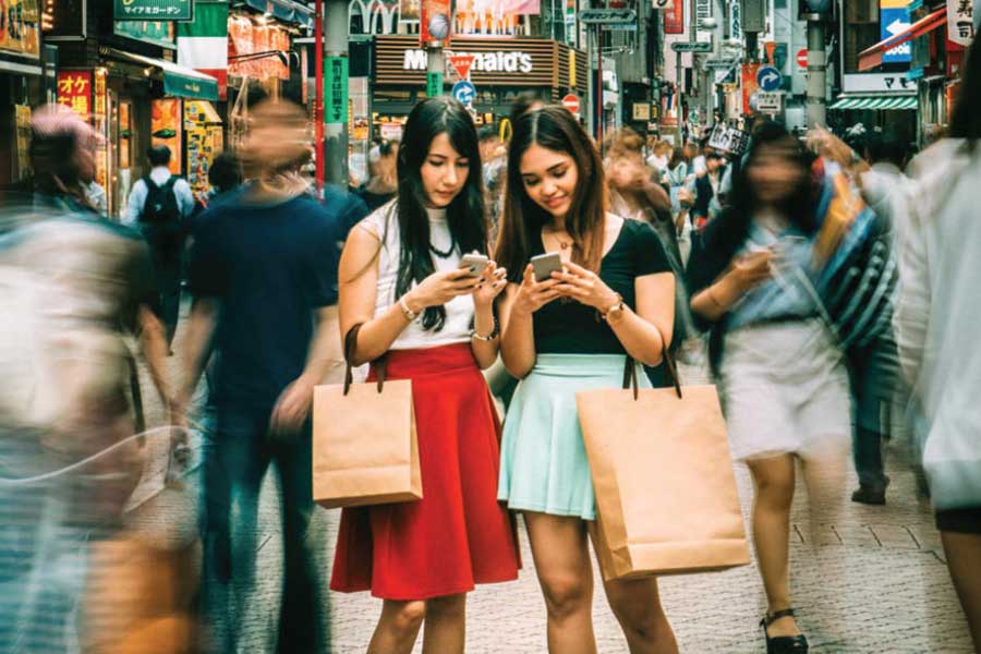 Người tiêu dùng Đông Nam Á giảm chi tiêu bia rượu, hàng điện tử