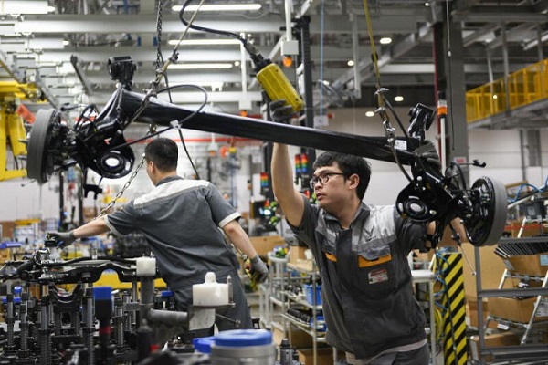 PMI Việt Nam tháng 10/2023 giảm nhẹ còn 49,6 điểm, chuyên gia chỉ ra một điểm đáng quan tâm 