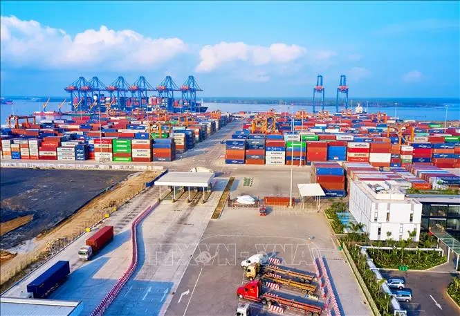 Xuất khẩu ngược dòng tăng tốc 