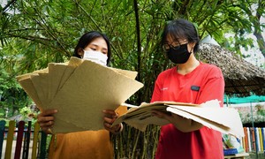 Giấy làm từ phân voi trong Thảo Cầm Viên Sài Gòn 