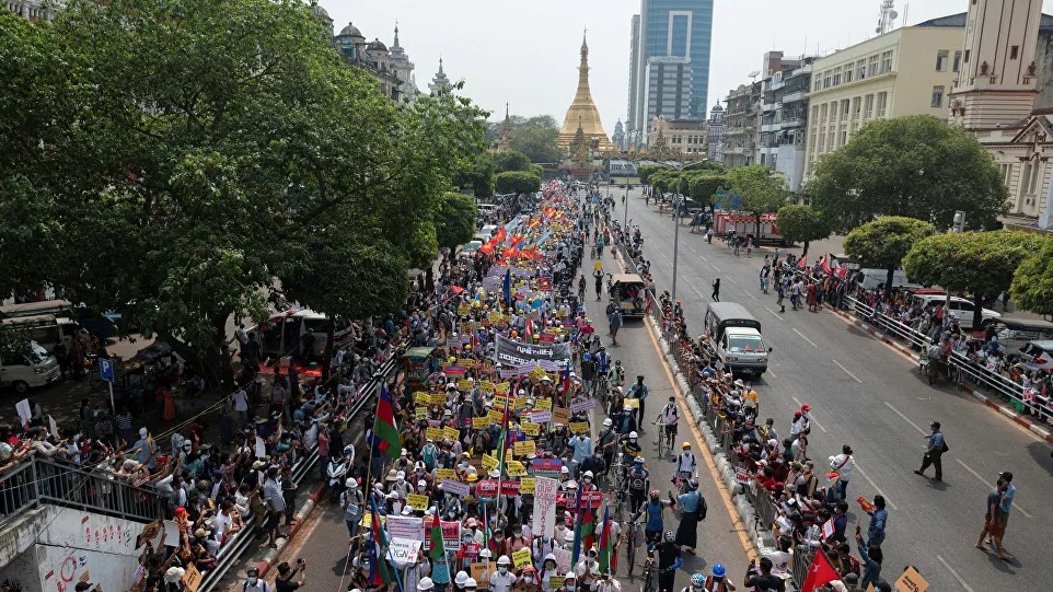 Nhà đầu tư nước ngoài lũ lượt rời bỏ Myanmar