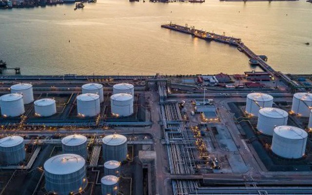 Ngân hàng thế giới cảnh báo cú sốc năng lượng, giá dầu thế giới quay đầu thủng mốc 90 USD/thùng 