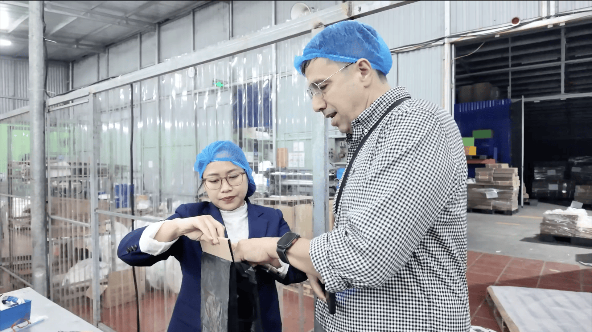Startup Việt phát triển bao bì tự phân hủy từ bột ngô, bột sắn