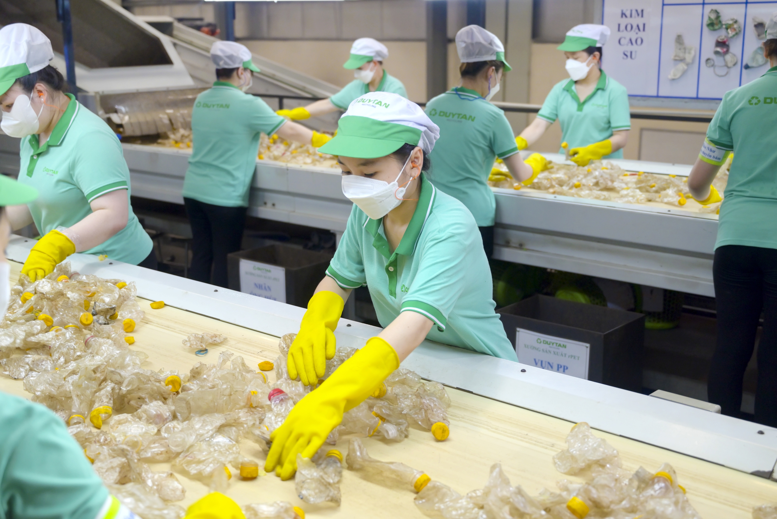 'Chiếc áo mới' của EPR